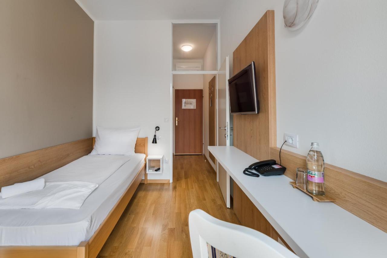 Hotel Dvorec Tolmin Exterior foto